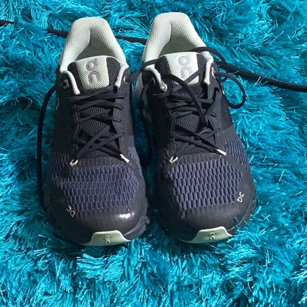 ON CLOUD women's shoe size 8,